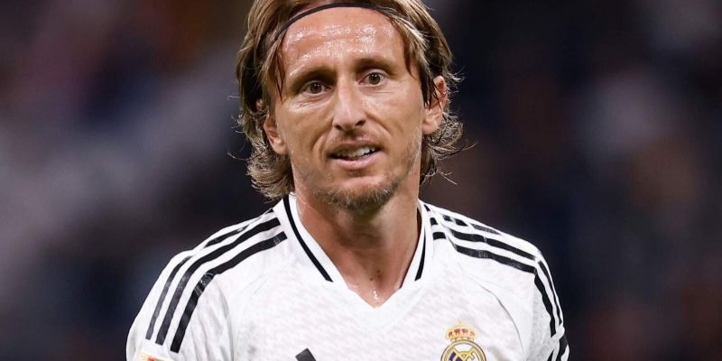 Pedri có thể không được Modric chọn vào thời điểm này,
