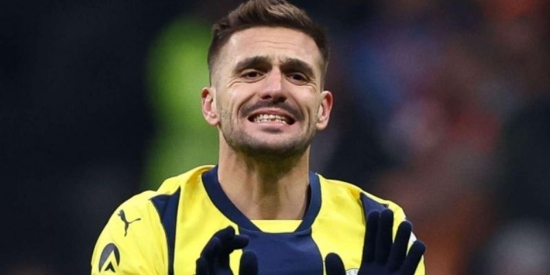 Tìm hiểu về ngôi sao Fenerbahce từ chối Mourinho